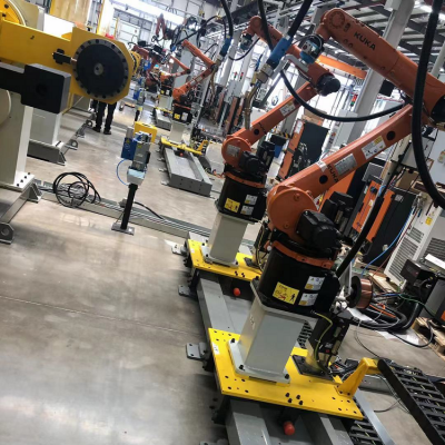 6 Aixs Mig Welding Robot With 5000KG Payload And 3300MM Reach Robot Rails As Other Welding Equipment图5