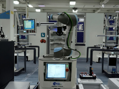 UR Universal Agv Combot Collaborative Industrial Welding Robot Ultra-lightweight Compact Cobot Safet Image 3