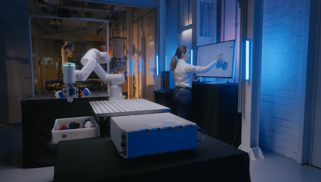 ABB OmniCore™ EyeMotion: Enabling Robots to See, Understand, and Adapt