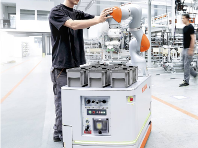 KUKA Cobot with Vision System for Inspection and Picking Palletizing AGV Mobile Applications Image 2
