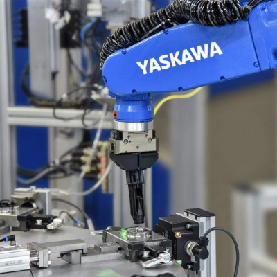 Industrial Robot YASKAWA GP12 Machine Tending Machine Processing Image 3